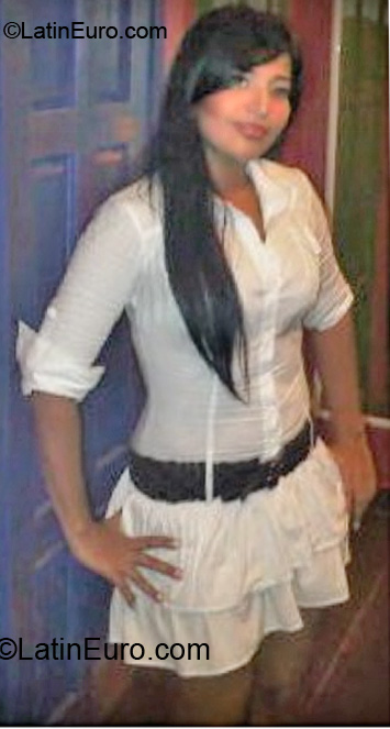 Date this nice looking Colombia girl Liliana from Barranquilla CO6666