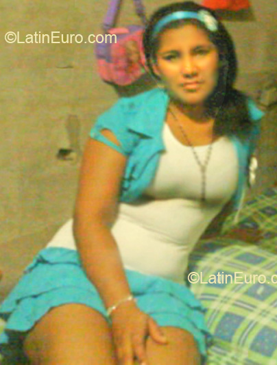 Date this foxy Colombia girl Yurany from Medellin CO6671