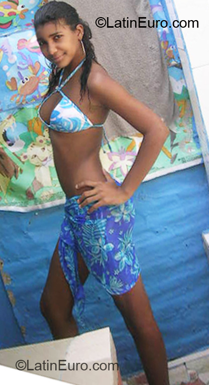 Date this young Dominican Republic girl Bella from La Vega DO7139