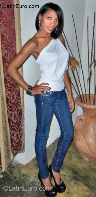 Date this exotic Dominican Republic girl Wica from San Pedro De Macoris DO7179