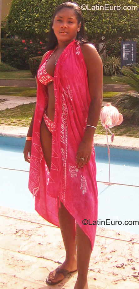 Date this lovely Dominican Republic girl Fatima Maria from San Cristobal DO7181