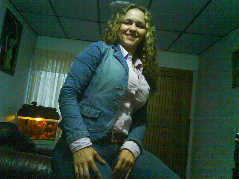 Date this nice looking Colombia girl Gloyo from Medellin CO6744