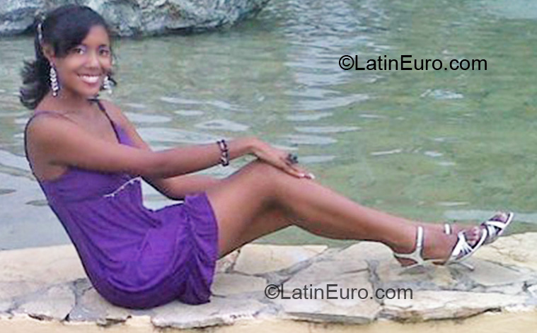 Date this hard body Dominican Republic girl Loranna from Puerto Plata DO7225