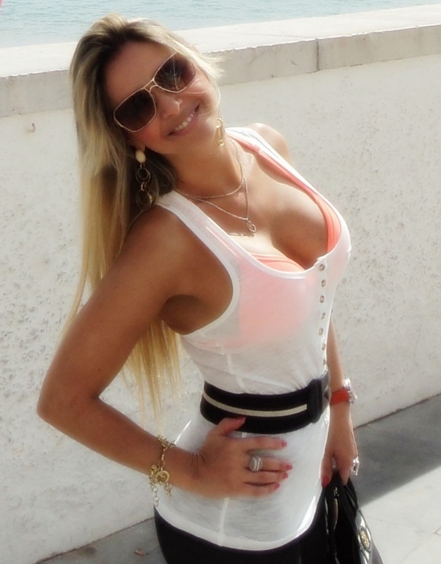 Date this voluptuous Brazil girl Andreia from Vitoria BR5069