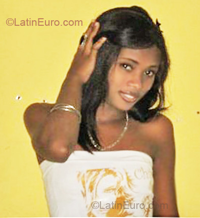 Date this passionate Dominican Republic girl Erika from Santo Domingo DO7303