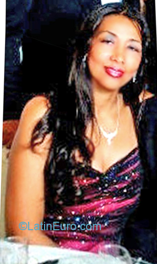 Date this nice looking Colombia girl Sara from Barranquilla CO6876