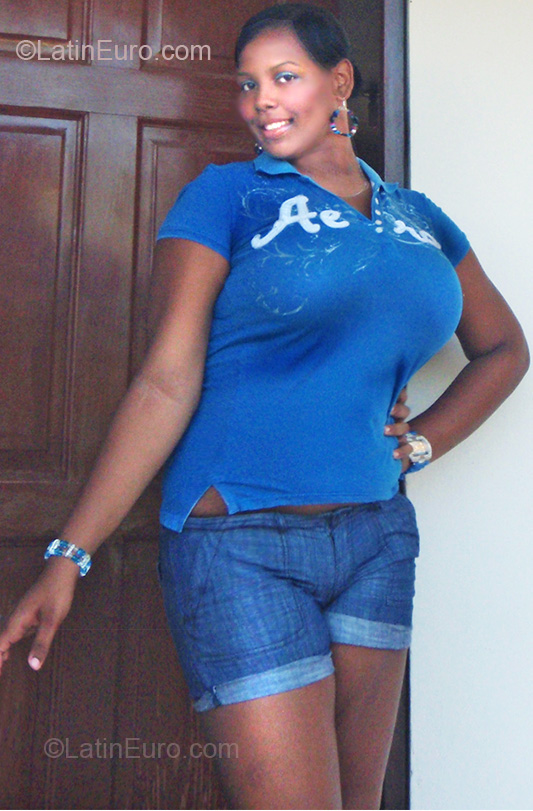 Date this foxy Dominican Republic girl Yomeiry from Santo Domingo DO7403