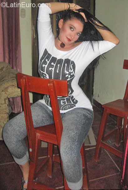 Date this attractive Colombia girl Ercilia from Cartagena CO6929
