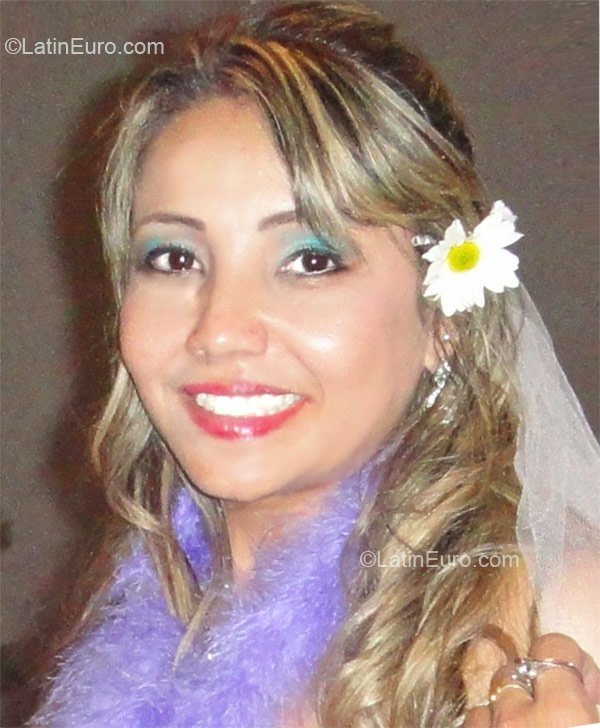 Date this good-looking Brazil girl Edna from Goiania BR5205