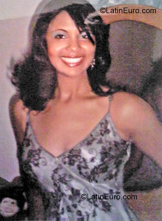 Date this attractive Dominican Republic girl Aymar from Duverge DO7520