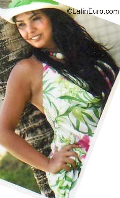Date this good-looking Brazil girl Hariana from Sao Paulo BR5253