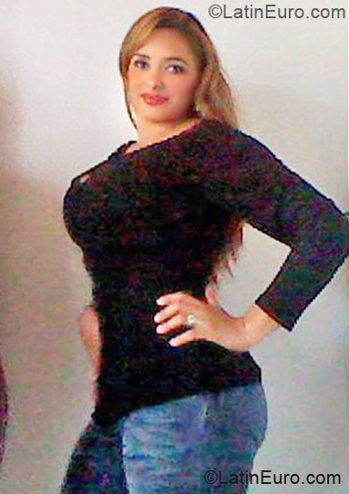 Date this athletic Colombia girl Maryluz from Armenia CO6988