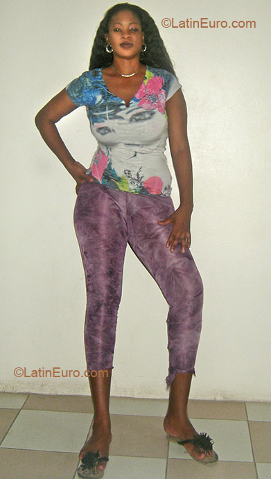 Date this good-looking Jamaica girl Latoya from Kingston JM301