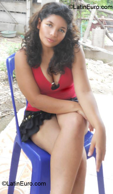 Date this sultry Honduras girl Julissa from Comayagua HN328