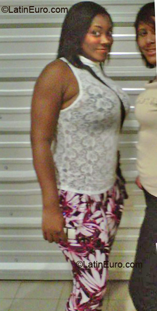 Date this charming Dominican Republic girl Karina inocenci from Rep.dominicana DO7602