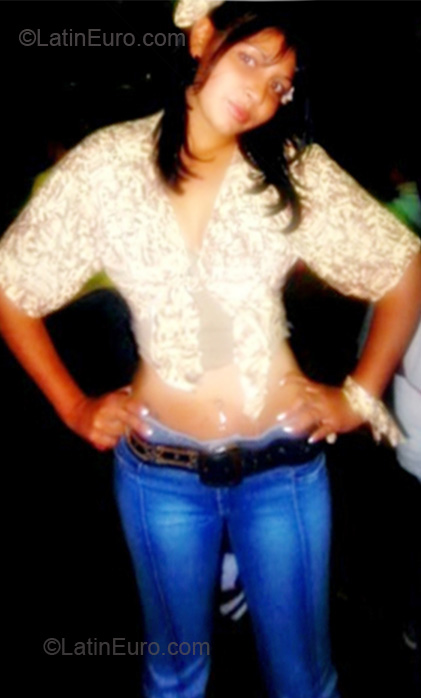 Date this nice looking Brazil girl Ilenia from Cascavel BR5307