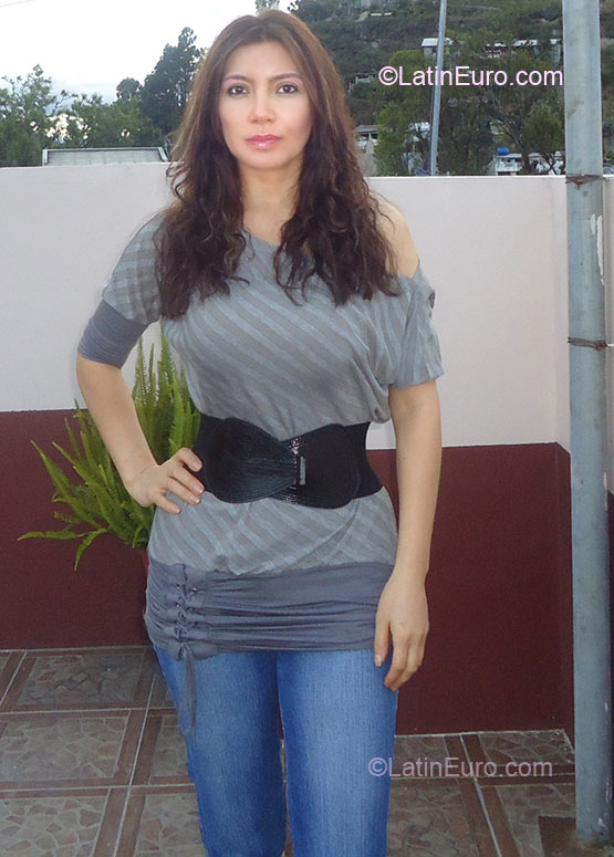 Date this sensual Ecuador girl Olga Janeth from Cuenca EC117