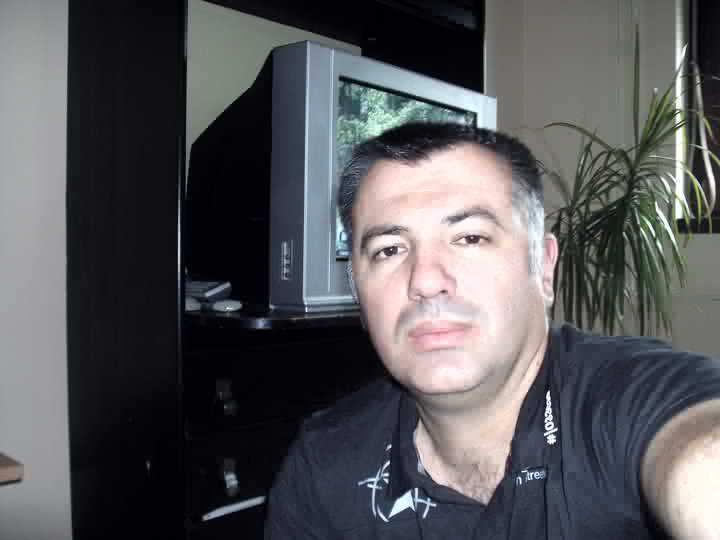 Date this nice looking England man Garry from Manchester EN40