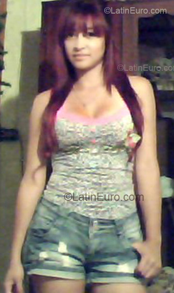 Date this voluptuous Colombia girl Andrea from Pereira CO7080