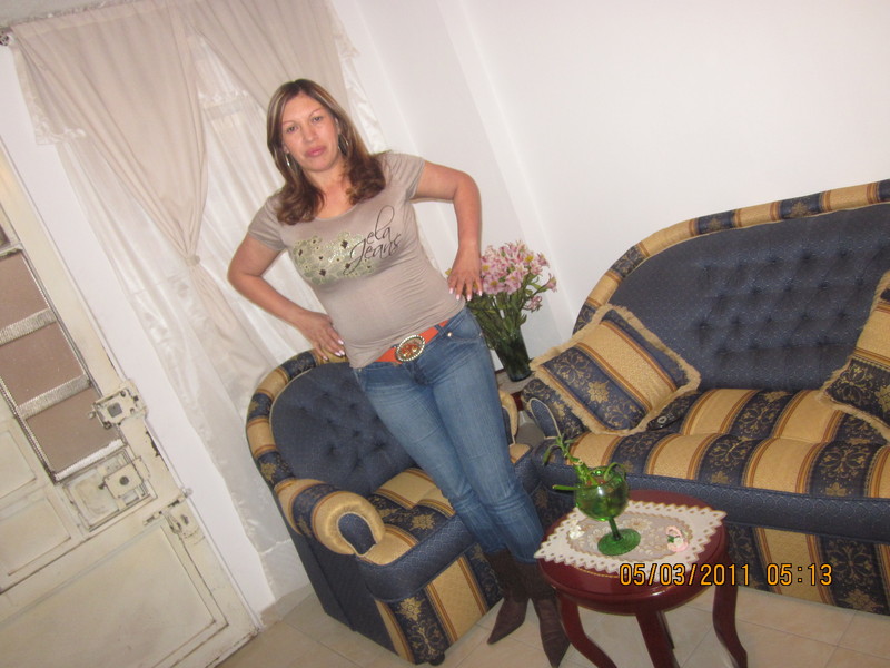 Date this charming Colombia girl LAURA from Bogota CO7083