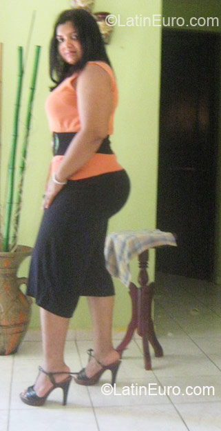 Date this happy Dominican Republic girl Yolanda from Santo Domingo DO7731