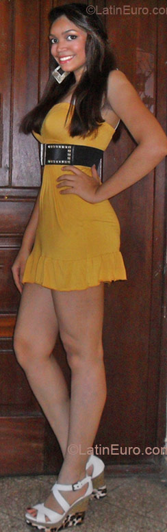 Date this georgeous Dominican Republic girl Desiree from Santo Domingo DO7801