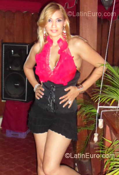 Date this sensual Dominican Republic girl Elizabeth from Santo Domingo DO20566