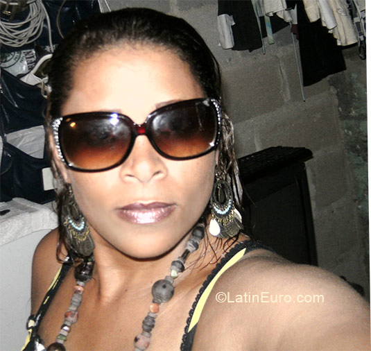 Date this hot Dominican Republic girl Lisandra from Santo Domingo DO7870