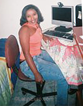 Date this beautiful Brazil girl Lucia from Brasilia BR5532