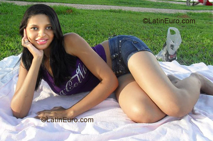 Date this foxy Brazil girl Eliane from Brasilia BR5543