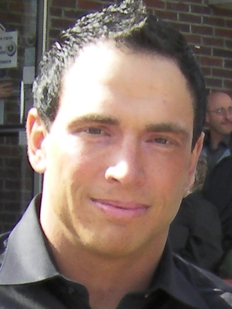 Date this tall Canada man Eric from Valdor CA393