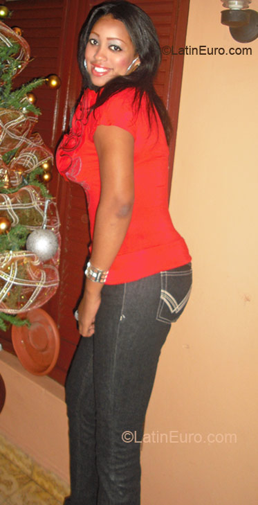 Date this sultry Dominican Republic girl Cesarina from Salcedo DO8132