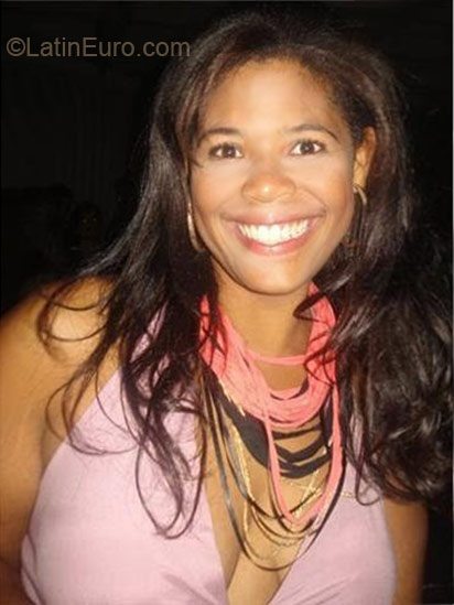 Date this gorgeous Brazil girl Tainah from Brasilia BR5602