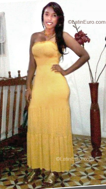 Date this exotic Colombia girl Tatiana from Cartagena CO7288