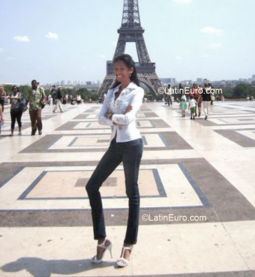 Date this sultry Ivory Coast girl Briga from Abidjan IC48
