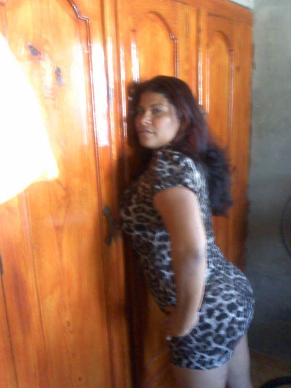Date this athletic Dominican Republic girl Divina from Santiago DO8058
