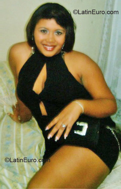 Date this good-looking Dominican Republic girl Ana from Santo Domingo DO8074