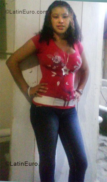 Date this happy Dominican Republic girl Elizabeth from Santiago DO8111