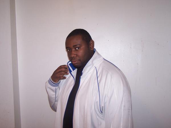Date this tall United States man Mr. from Philadelphia US10513