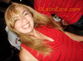 Date this sultry Brazil girl Vitoria from Natal BR5716