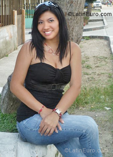 Date this nice looking Colombia girl LEIDY from Cali CO7355