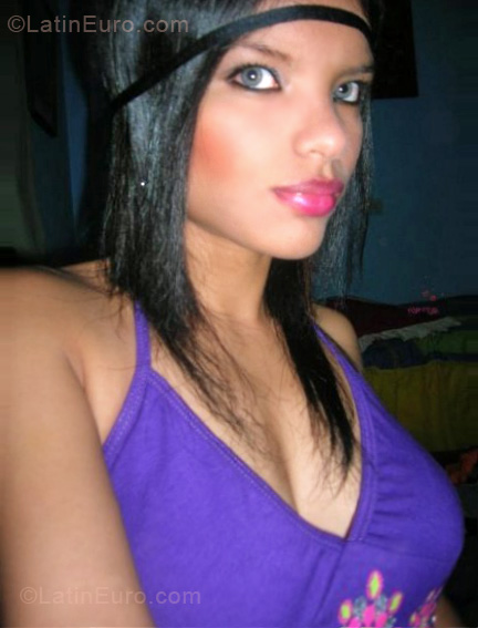 Date this athletic Colombia girl Cecilia from Medellin CO7362