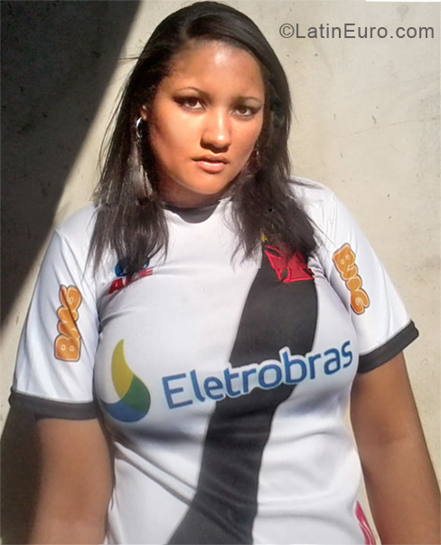 Date this voluptuous Brazil girl Samara from Rio De Janeiro BR5758