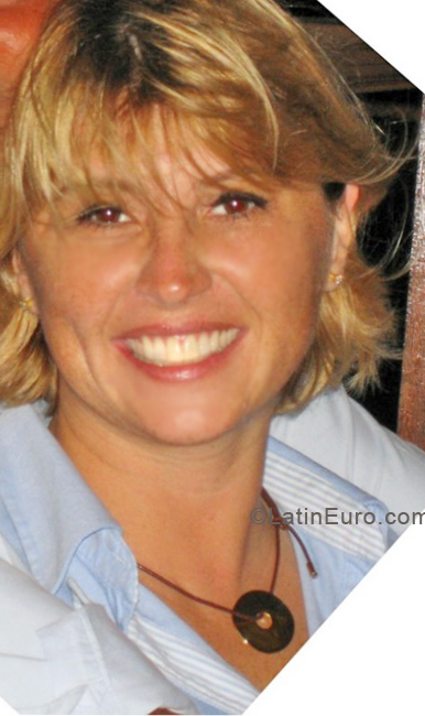 Date this foxy Brazil girl Gesilaine from Curitiba BR5785