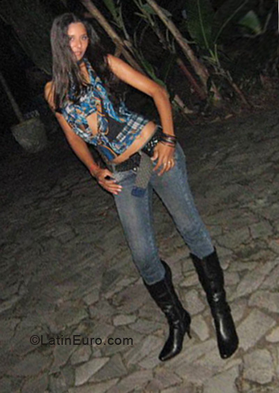 Date this athletic Brazil girl Paula from Porto Seguro BR5800