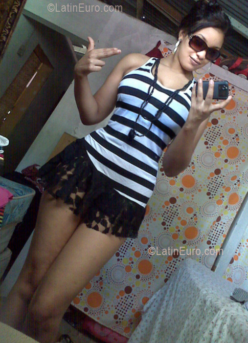 Date this voluptuous Dominican Republic girl Keila from Santiago De Los Caballeros DO8251
