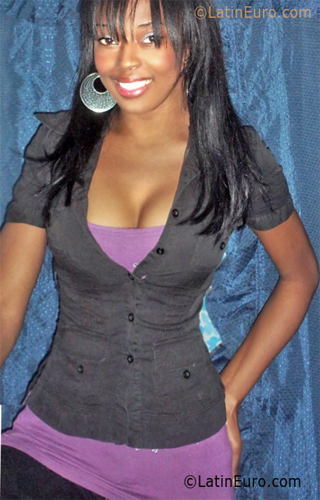 Date this sensual Dominican Republic girl Elizabeth from Santo Domingo DO8355