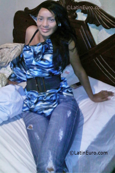 Date this sultry Dominican Republic girl Jeimy from La Vega DO8371