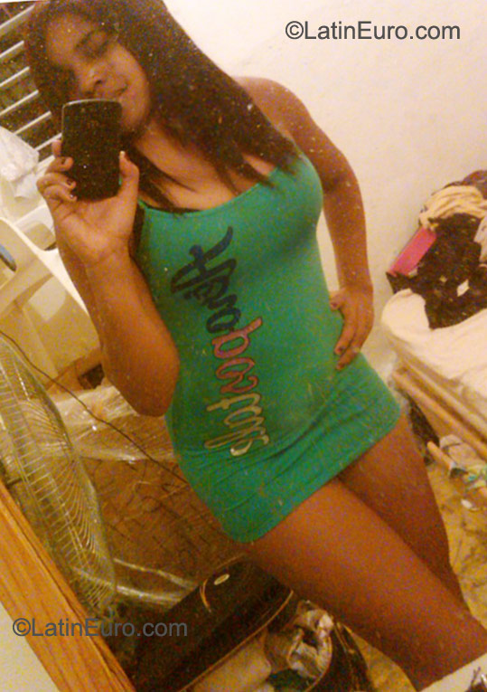 Date this athletic Dominican Republic girl Nilda from Santo Domingo DO8373