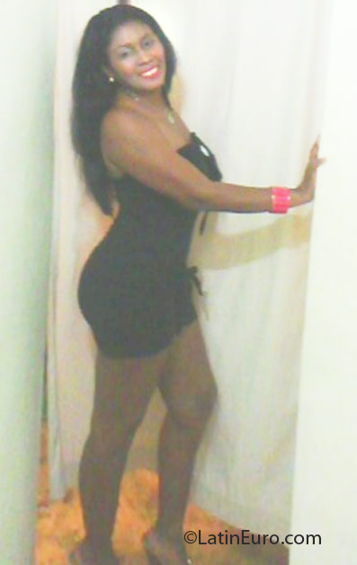 Date this pretty Dominican Republic girl Ana from Santo Domingo DO8476